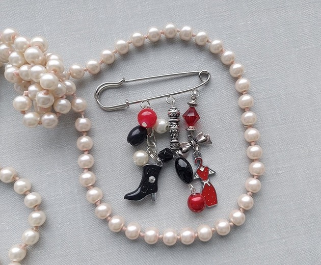 broszki Efektowna broszka duża agrafka z zawieszkami