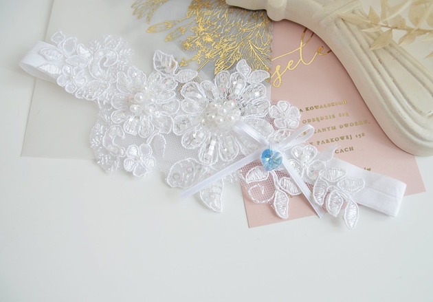 Romantyczna podwiązka biała z serduszkiem Anelis Atelier