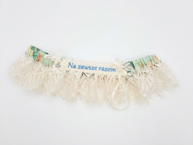 dodatki ślubne Podwiązka z jedwabiu naturalnego sygnowana personalizowanym haftem - Ria