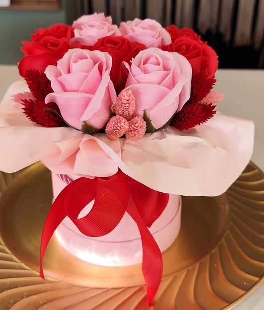 dodatki - różne Flowerbox mydlany na prezent dla mamy żony na rocznicę