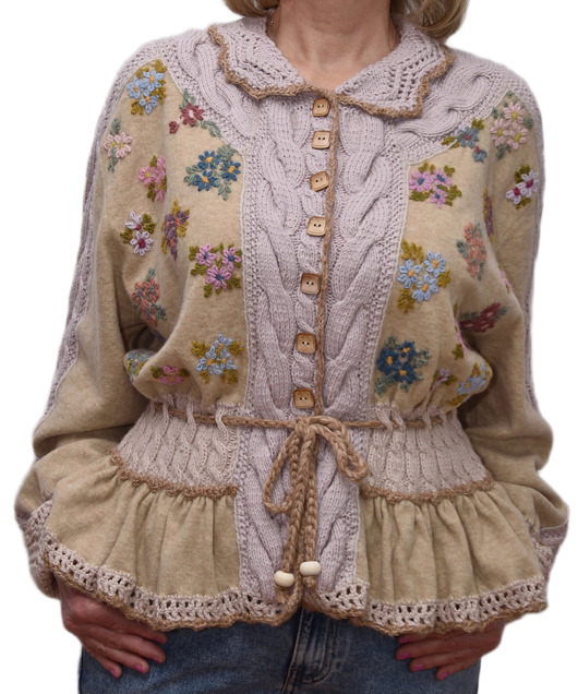 kardigany damskie Beżowy kardigan z haftami i falbanką / rozmiar L/XL