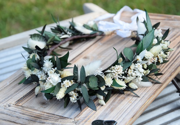 Ślubne ozdoby do włosów Wianek na głowę z stabilizowanych kwiatów