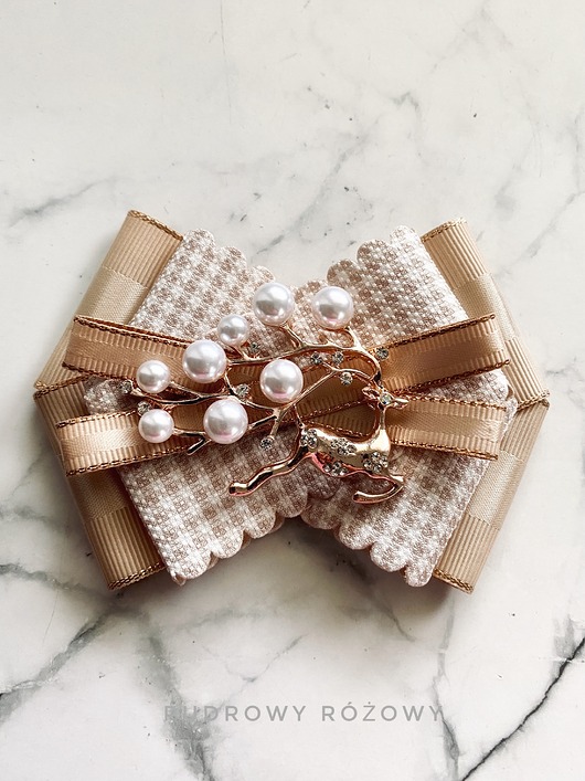 broszki Brosza z Reniferem, kryształkami i perłami New