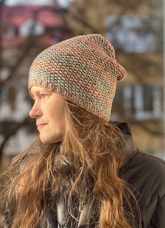 czapki damskie Przejściowa czapka  Marmurka bawełna z merynosem mix z fioletem