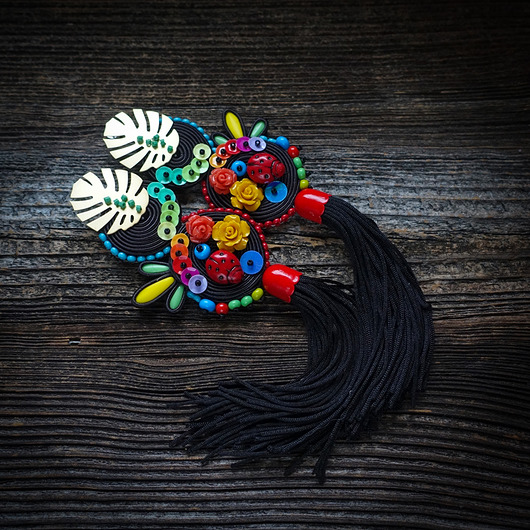 Długie i kolorowe kolczyki soutache z chwostami Mró Soutache
