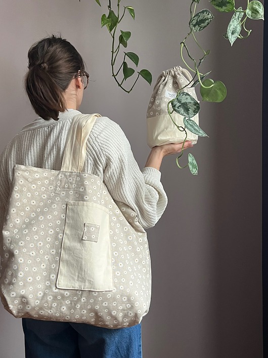 torby na ramię Zestaw: torba dwustronna + kosmetyczka  stokrotki