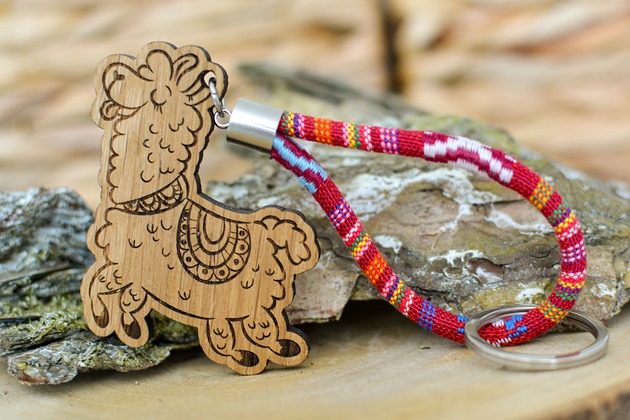breloki Brelok  do kluczy BOHO LAMA HAPPY Z DREWNA AZTEKOO