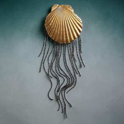 broszki Broszka MEDUZA z prawdziwej muszli : złota muszla , czerń