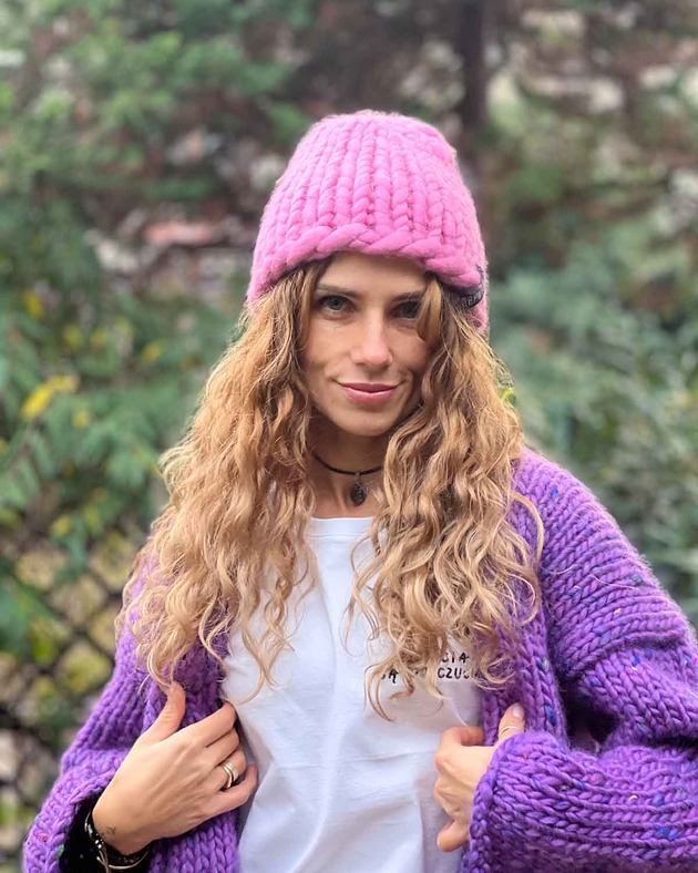 czapki damskie 100% MERINO CZAPKA neon