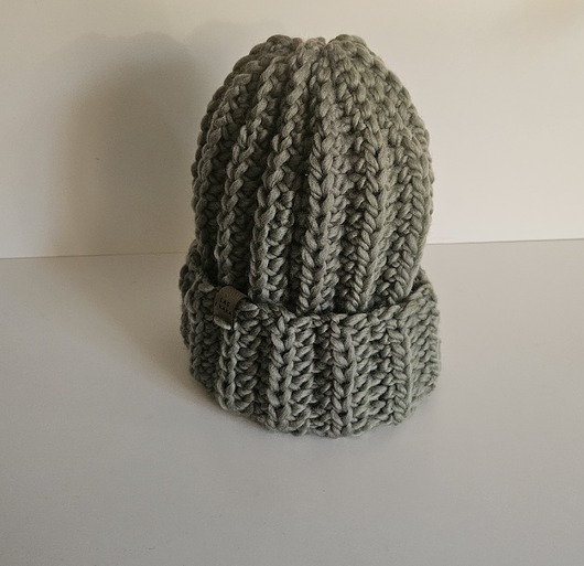 czapki damskie Czapka wełniana w kolorze szałwii