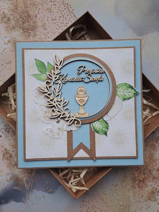kartki scrapbooking Kartka na Komunię dla chłopca (w pudełku)