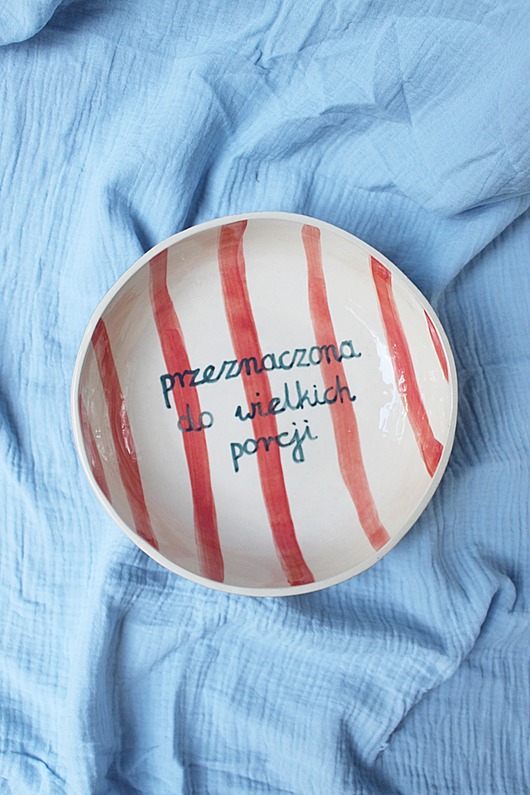 miski i misy Malowana ceramiczna miska w pasy z napisem
