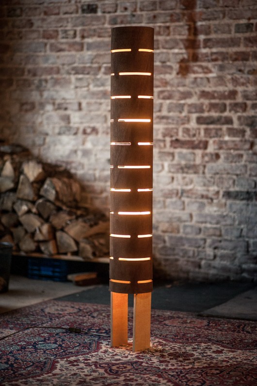 Lampa podłogowa z naturalną fakturą drewna2 zyrRafo