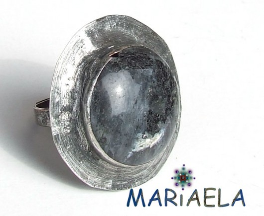 LABRADORYT W TARCZY MARIAELA