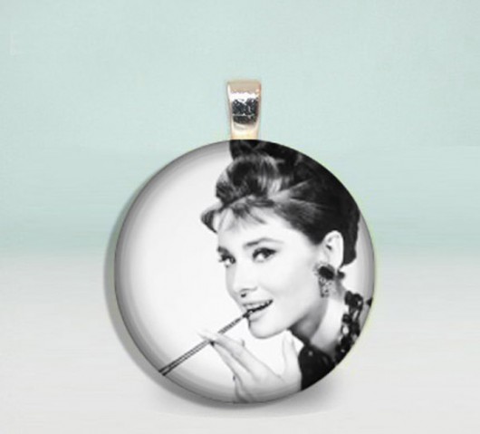 Wisiorki z grafiką -&quot;udrey hepburn&quot; XXXDiamicArt