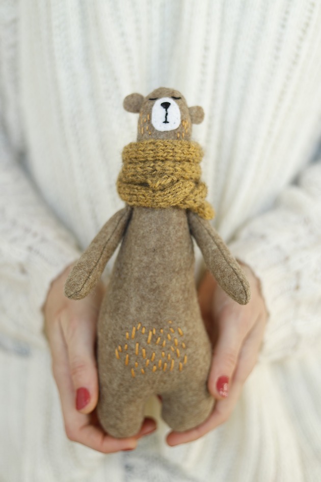 misie i maskotki Miś w szaliku