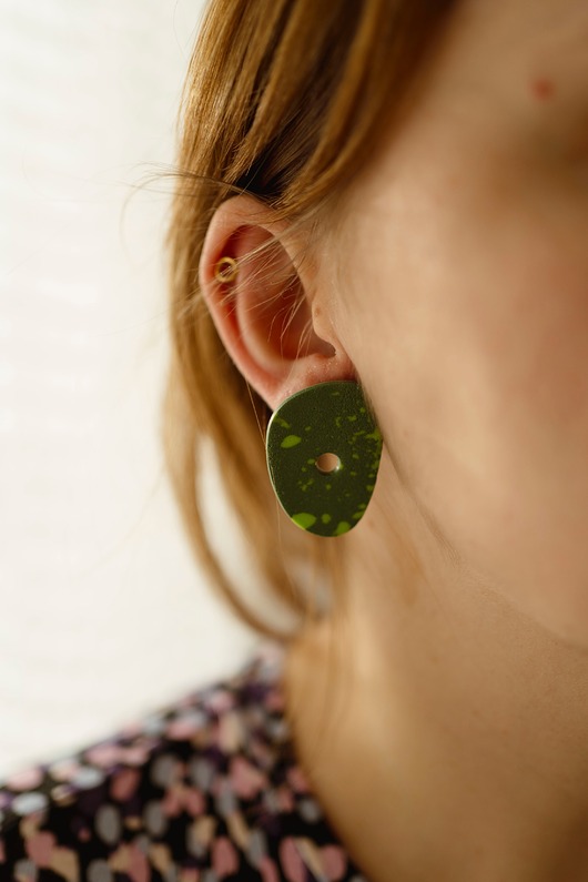 kolczyki z masy plastycznej Minimalistyczne sztyfty w organicznym kształcie