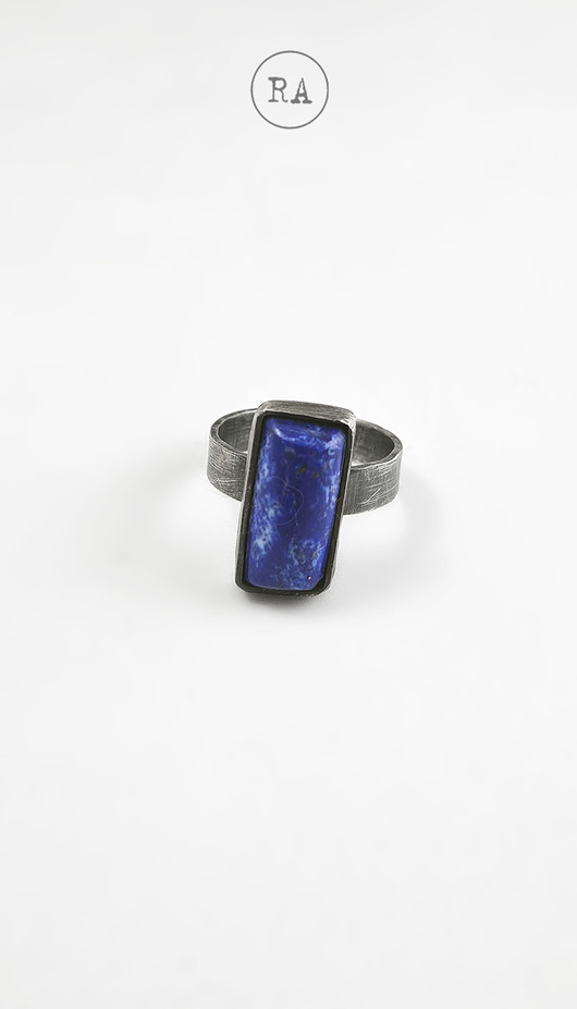 pierścionki srebrne Rozm. 16 pierścionek ze srebra, oksydowany, lapis lazuli