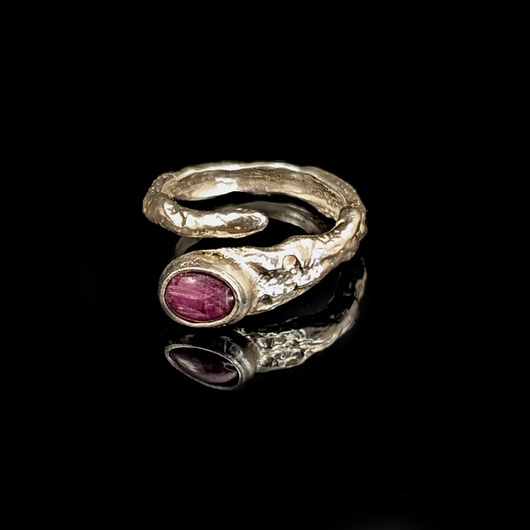 pierścionki srebrne Pierścionek srebrna gałązka z rubinem