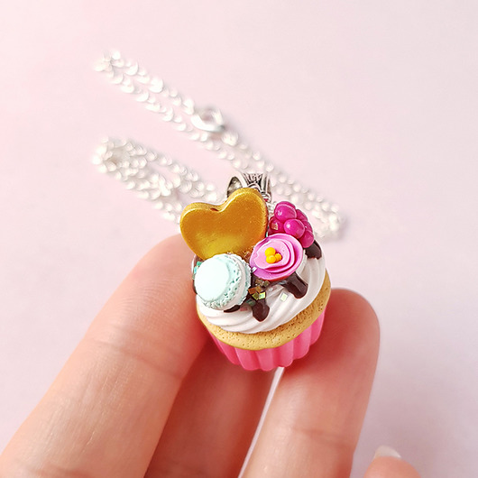 Słodka babeczka na łańcuszku modelina fimo Lemon Lovely