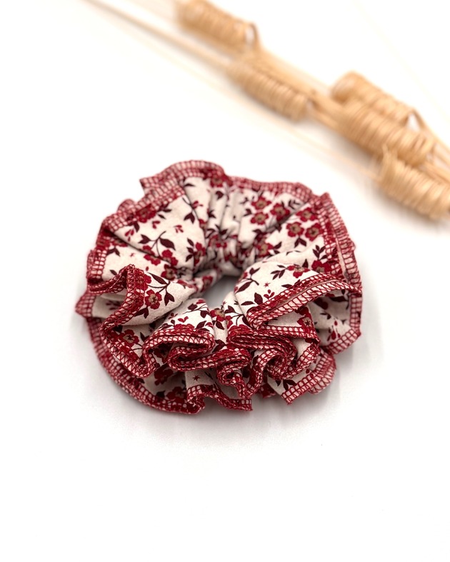 gumki do włosów Scrunchie Falbana Czerwone kwiatuszki