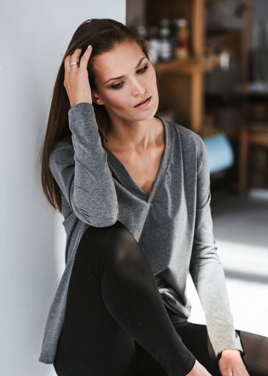 V-NECK OVERSIZE longsleeve grafit melanż GranatOVO