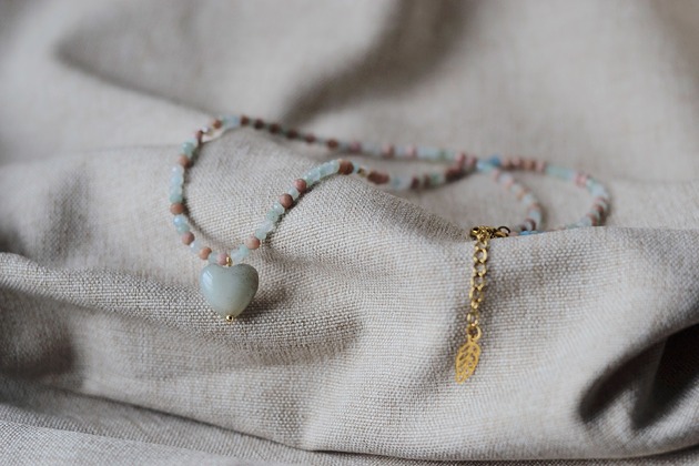 naszyjniki - inne Pastelowy naszyjnik z zawieszką z sercem