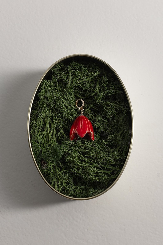 wisiory Ceramiczny charm Bell Scarlet