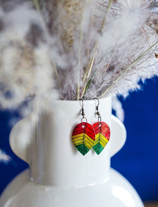kolczyki - inne Małe wiszące kolczyki listki Jamajka