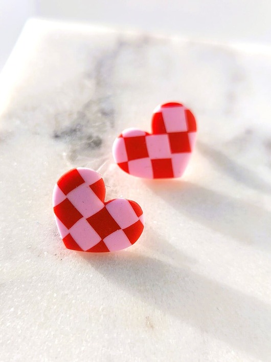 kolczyki z masy plastycznej Kolczyki serduszka w kratkę