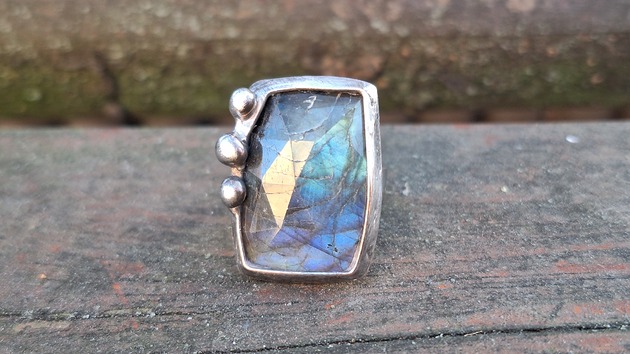 pierścionki - różne Fasetek - pierścionek regulowany