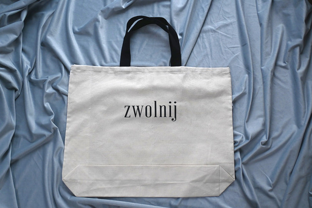 torby na zakupy Bardzo duża bawełniana beżowa torba z afirmacją ZWOLNIJ