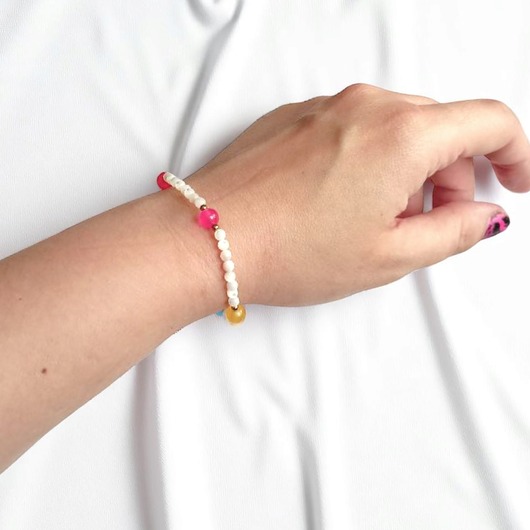 bransoletki z kamieni naturalnych Bransoletka : muszla biała i kolorowy jadeit