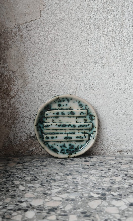 mydelniczki Mydelniczka ceramiczna na nóżkach handmade