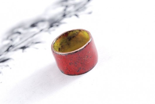 RED RING &#8211; emaliowana obrączka Dorota Oyrzanowska