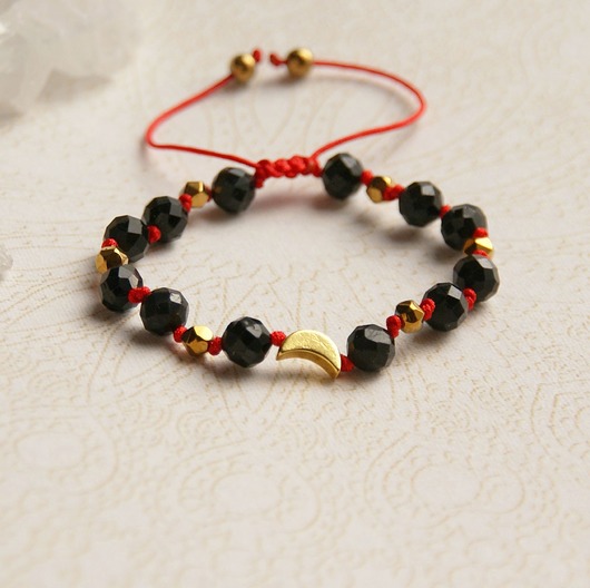 bransoletki z kamieni naturalnych OCHRONNA lunula : turmalin : glam : czerwony sznurek