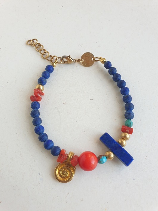 bransoletki z kamieni naturalnych Bransoletka  HATHOR  lapis lazuli, koral, turkus mosiądz