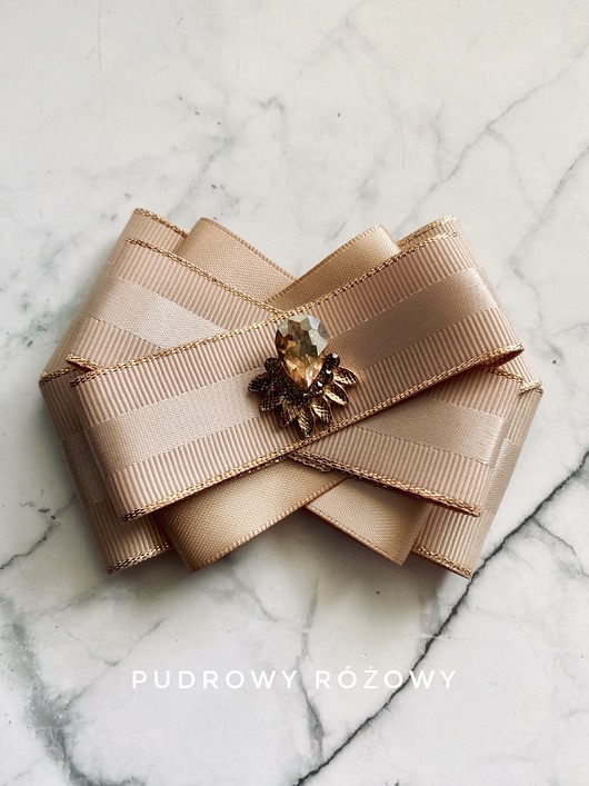 broszki Brosza z delikatnym szampańskim kryształkiem