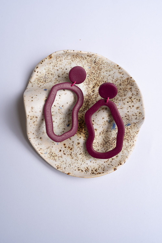 kolczyki z masy plastycznej Wiszące sztyfty w organicznym kształcie