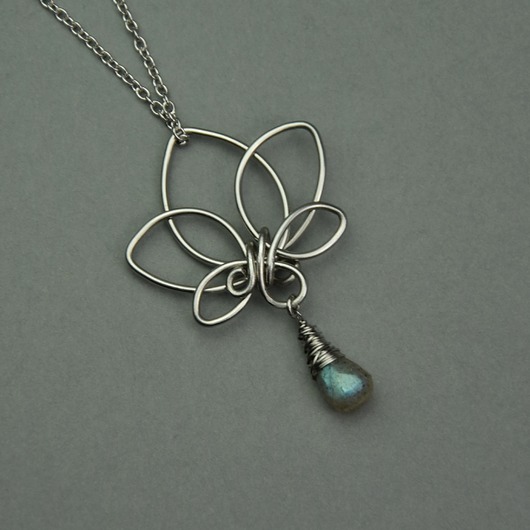 wisiory Wisiorek kwiat lotosu labradoryt wire wrapping