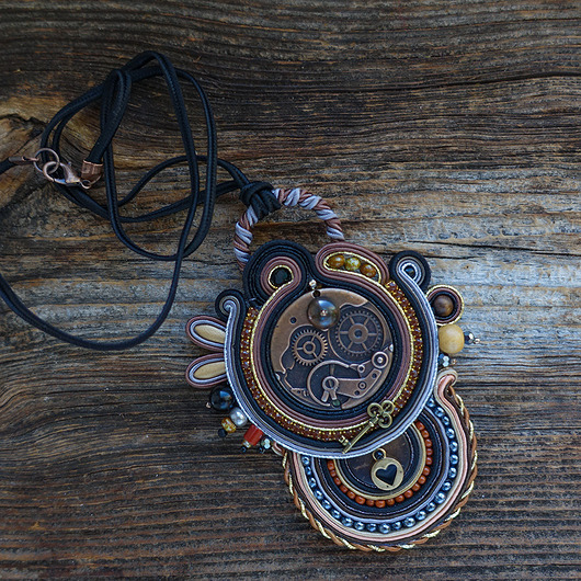 kolie Kraina czarów- wisior sutasz