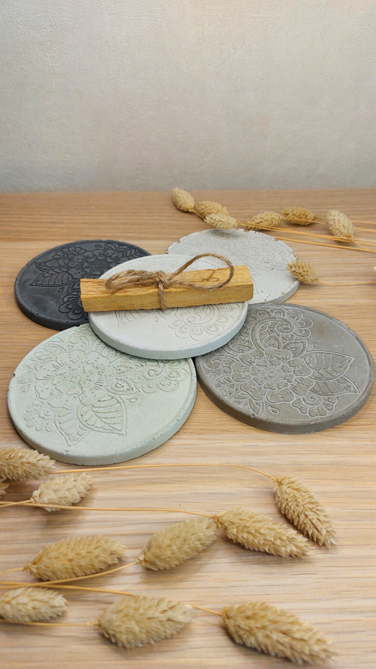 Podstawki pod kadzidełka Podstawka KWIATY beton dekoracyjny pod świece biżuterię palo santo, loft