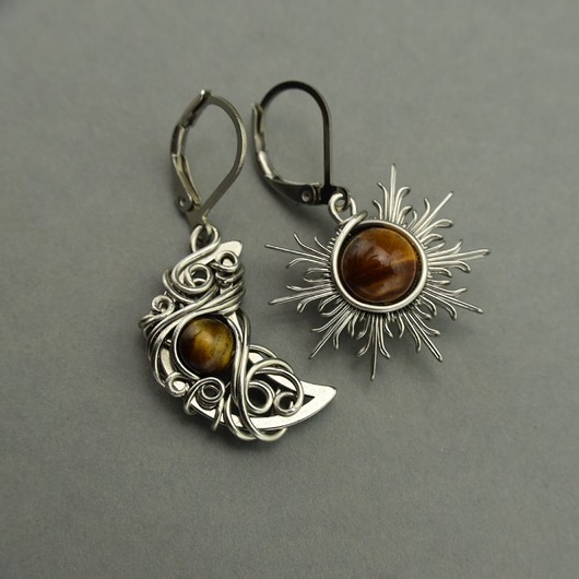 kolczyki wire wrapping Asymetryczne kolczyki księżyc i słońce tygrysie oko wire wrapping