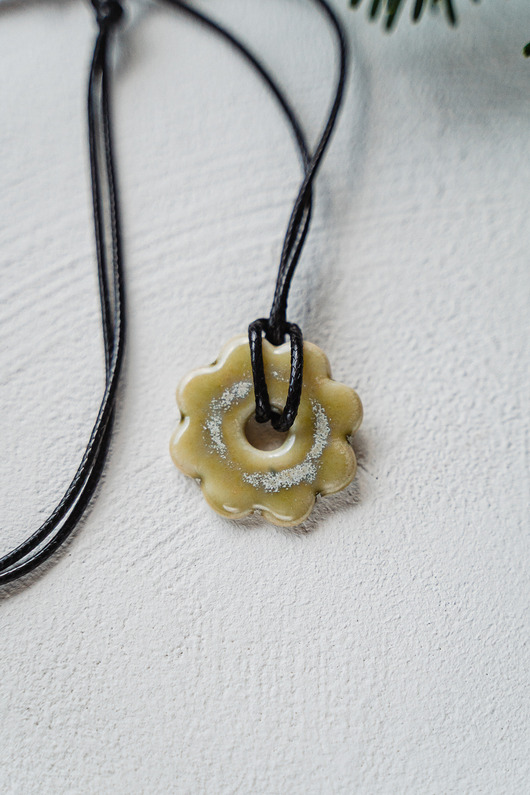 wisiory Porcelanowy naszyjnik SAGE