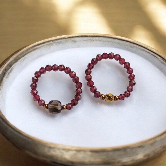 pierścionki elastyczne Zestaw pierścionków : granat, kwarc dymny, złoty hematyt