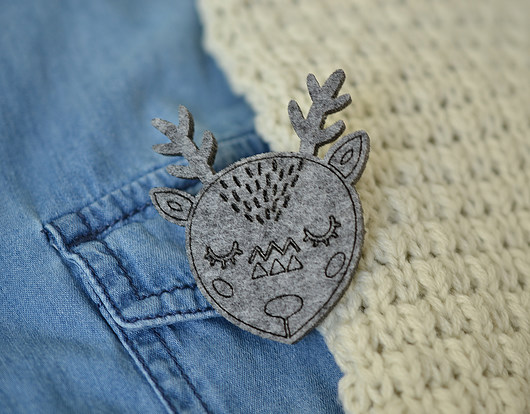 Broszka filcowa leśny jelonek felt label