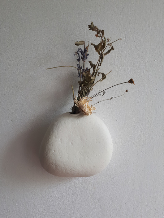 wazonik naścienny kamień  porcelana naniby