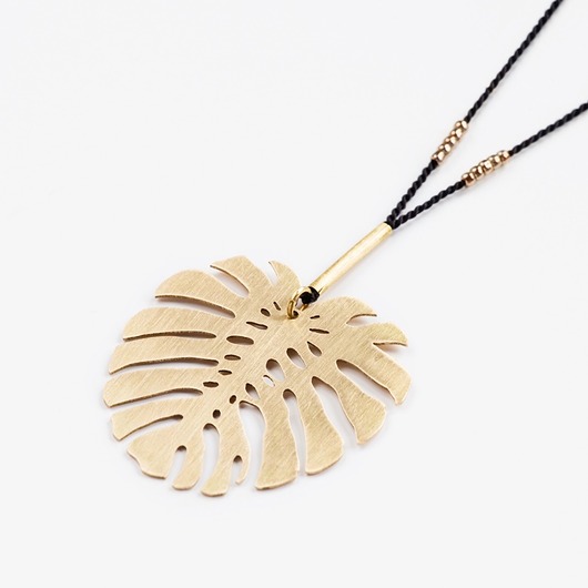 Jedwabny naszyjnik Vander liść monstera Vander jewelry