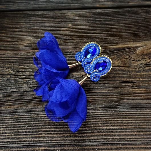 Kobaltowe kolczyki soutache z kwiatami Mró Soutache