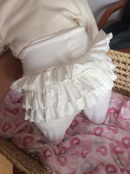 spodnie dla niemowlaka Półśpiochy z falbanką bambusowe śmietanka